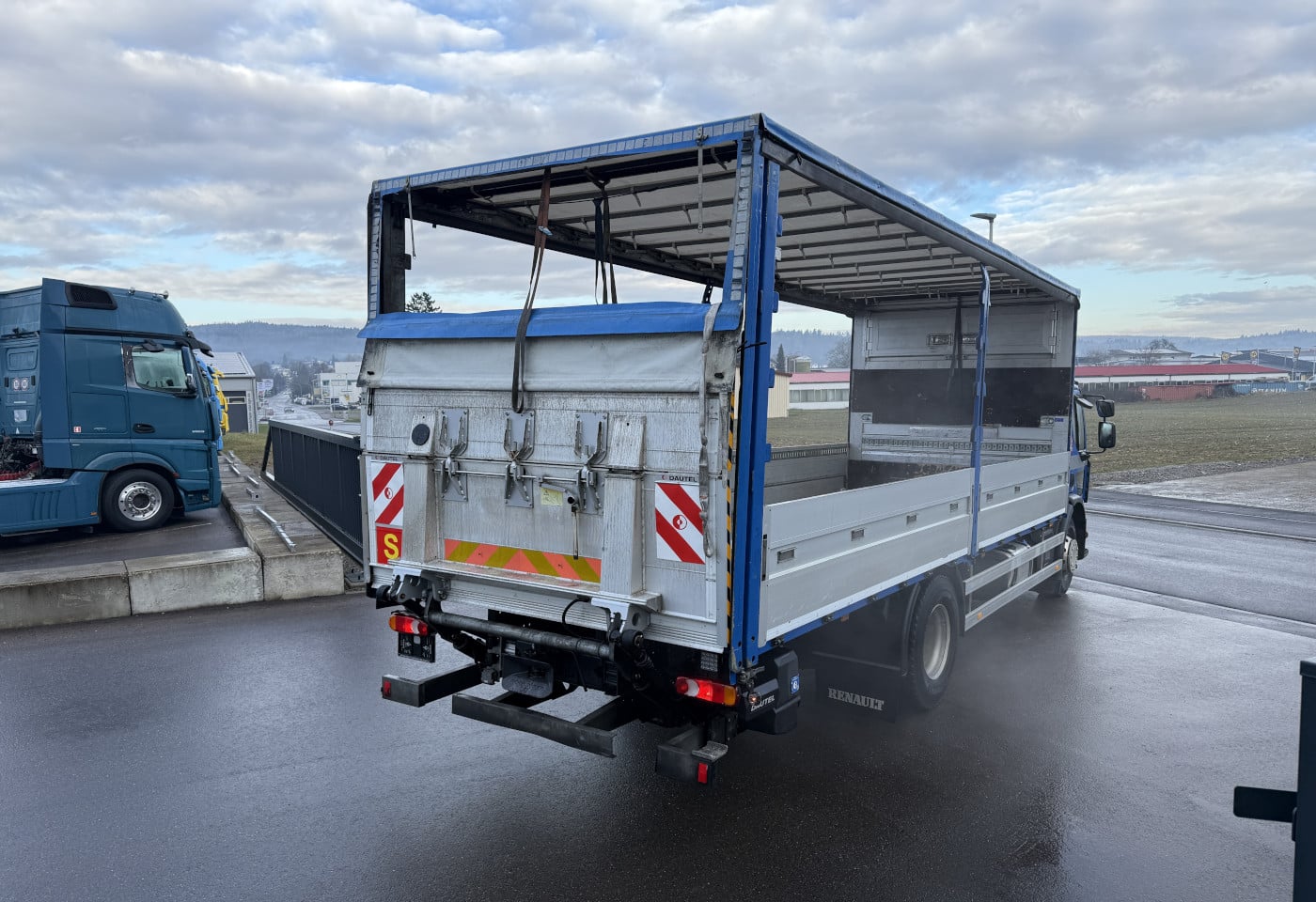 MOTO6625_2806102 vehicle image