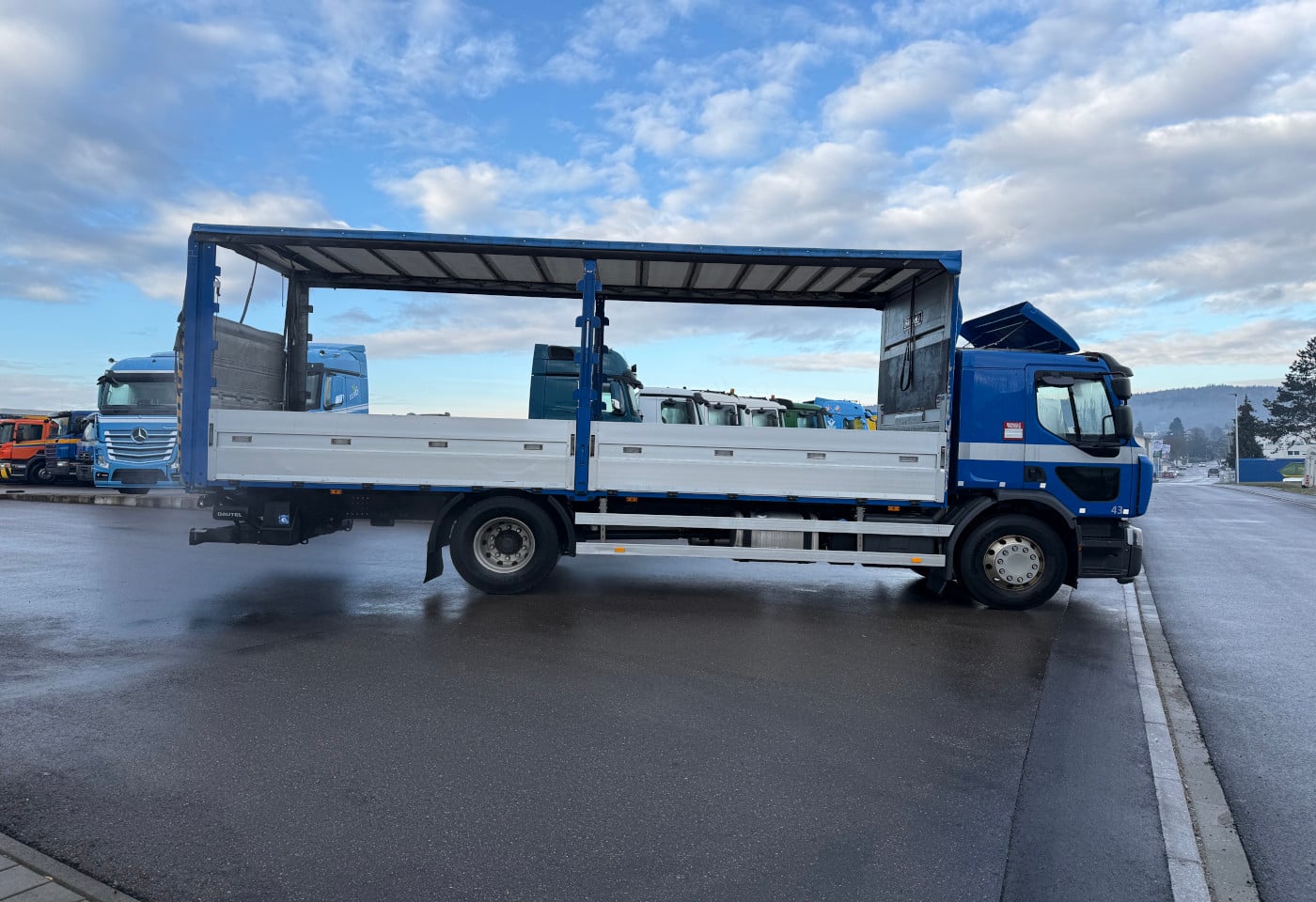 MOTO6625_2806102 vehicle image