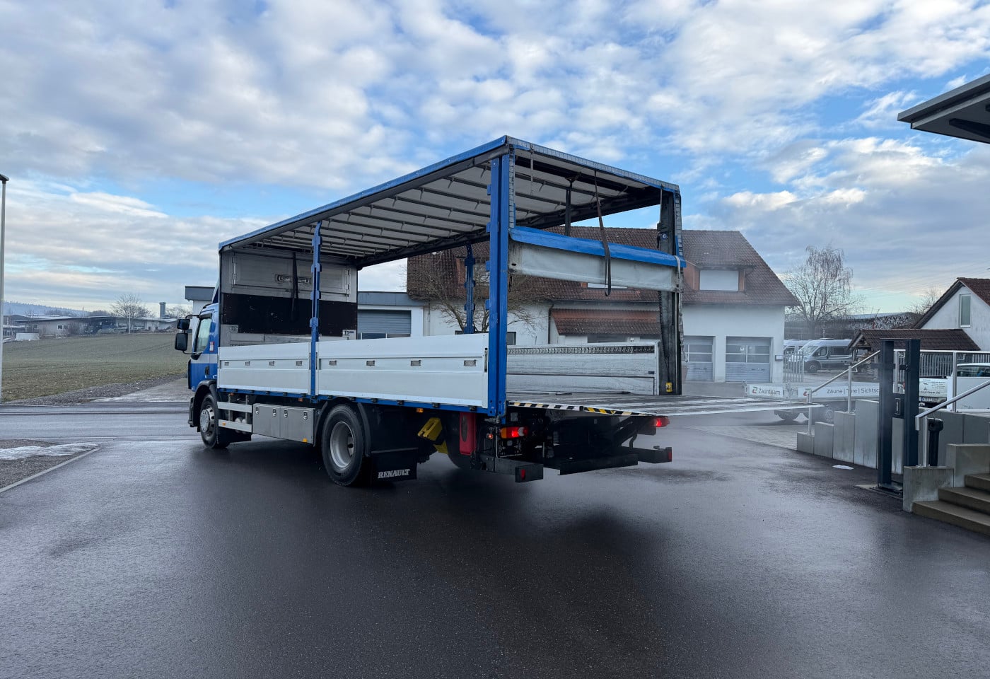 MOTO6625_2806102 vehicle image