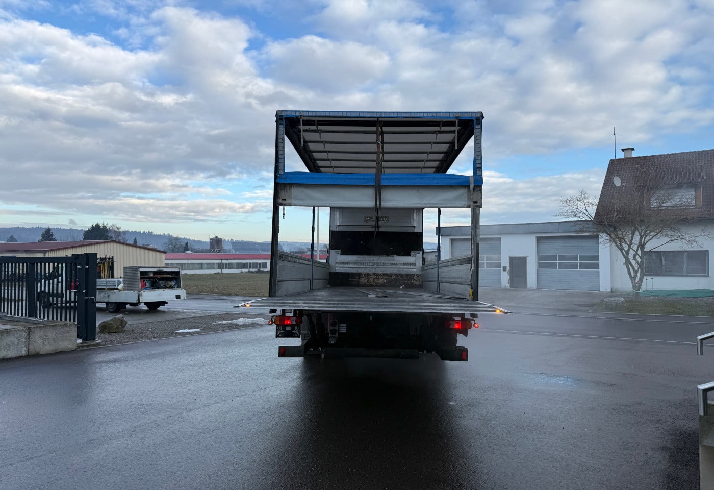 MOTO6625_2806102 vehicle image