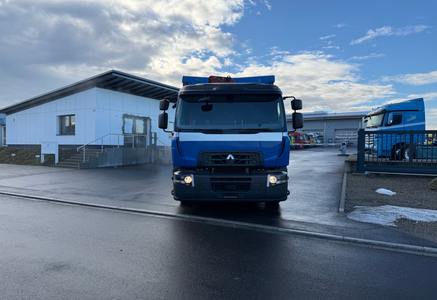 MOTO6625_2806267 vehicle image