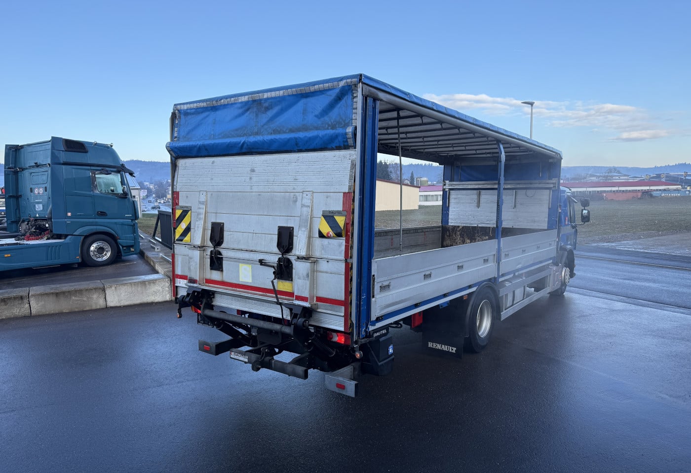 MOTO6625_2806267 vehicle image