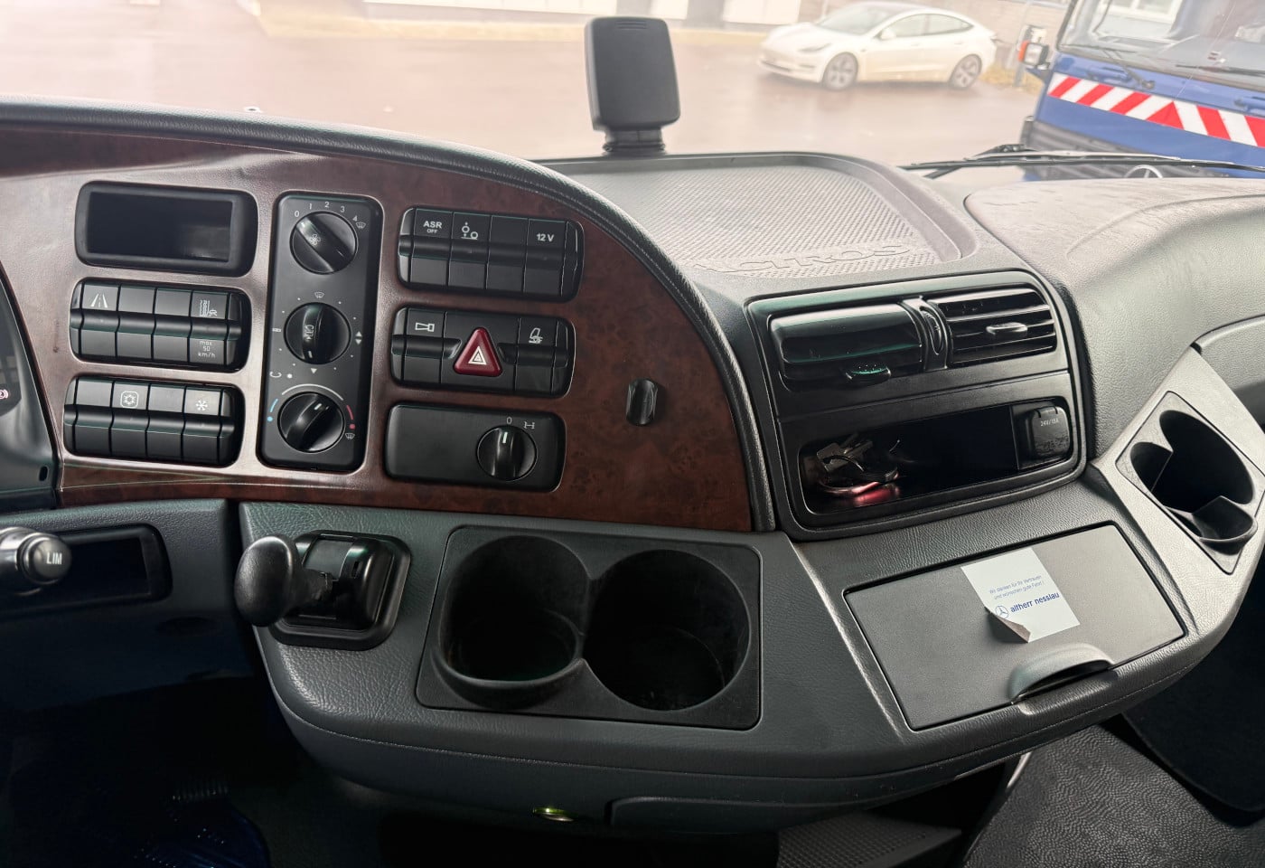 MOTO6625_2806828 vehicle image