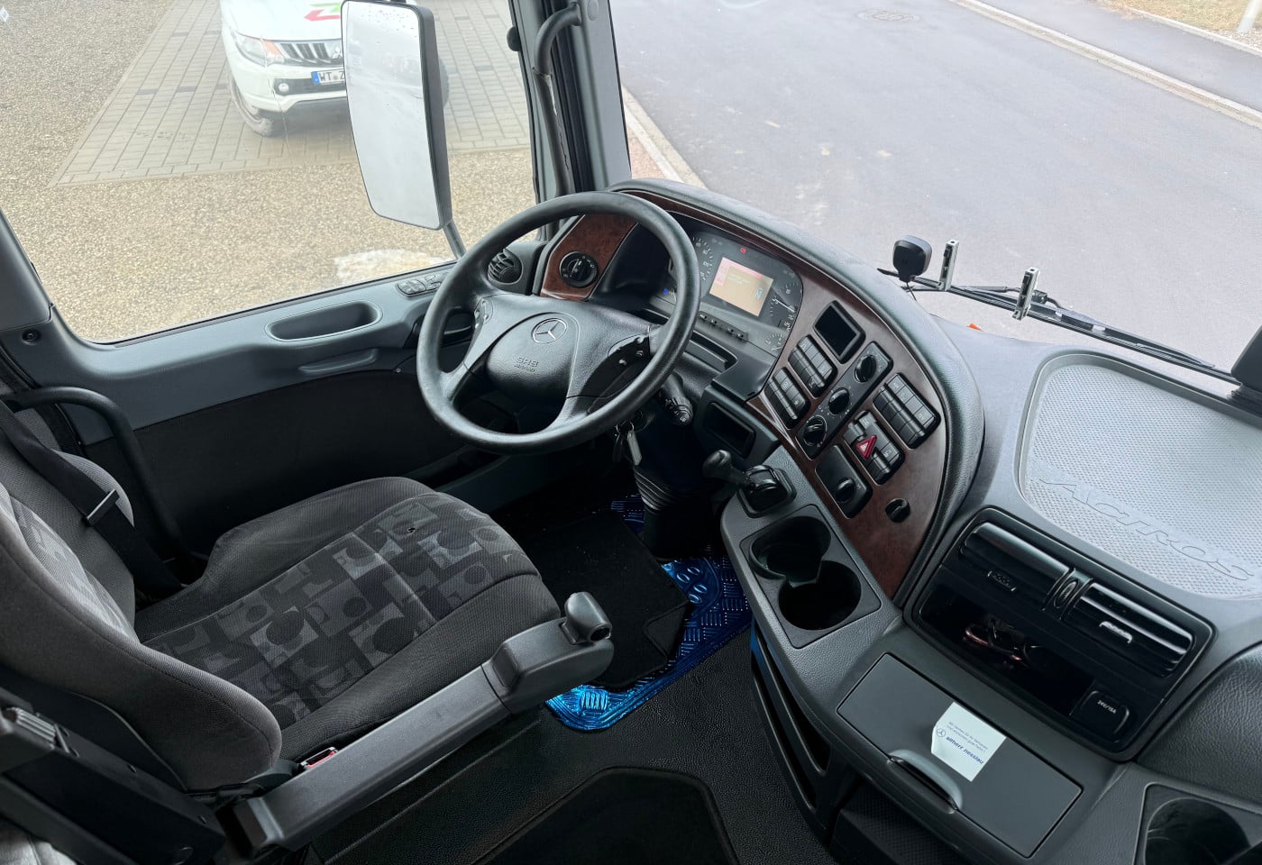 MOTO6625_2806828 vehicle image