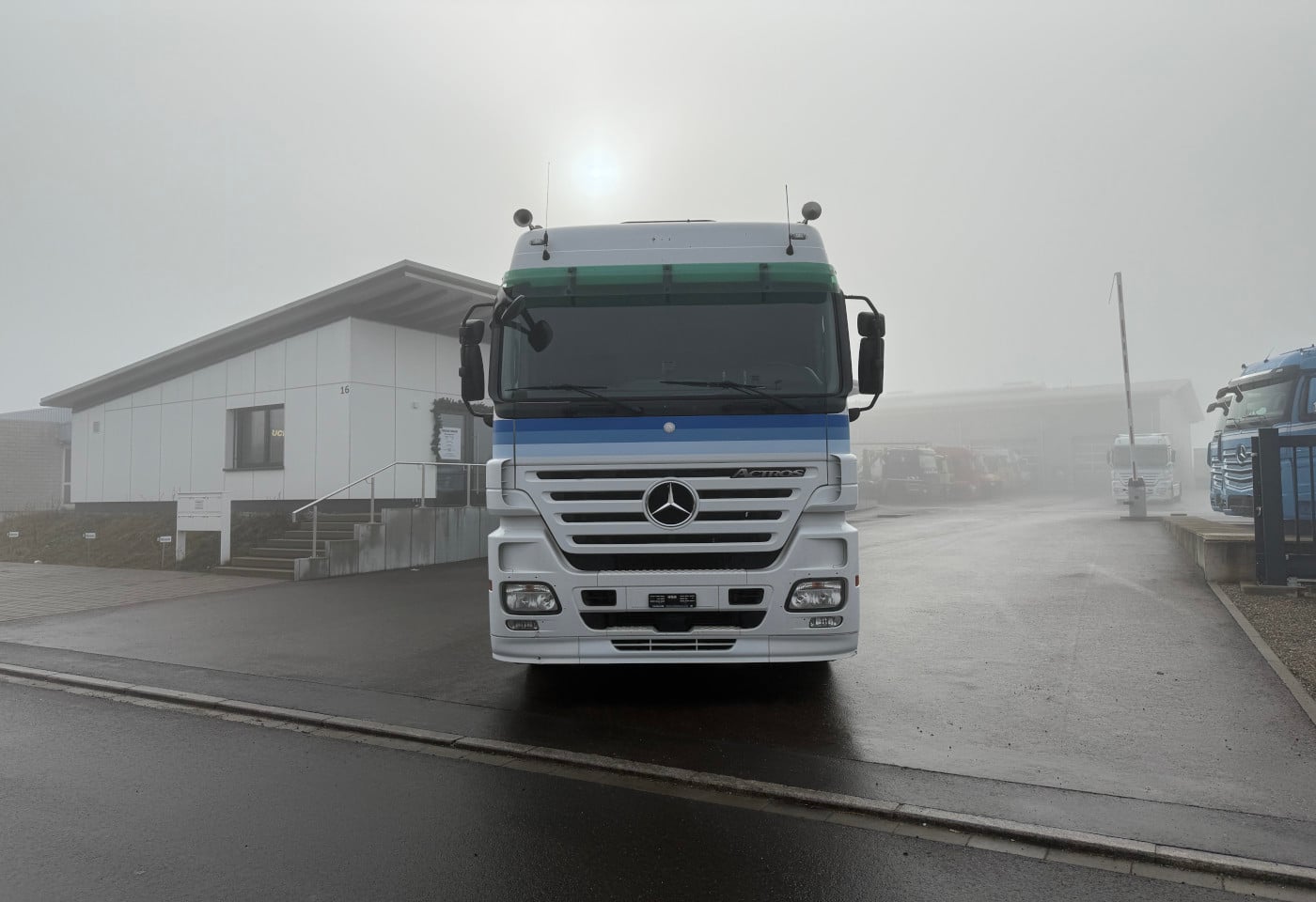 MOTO6625_2806828 vehicle image