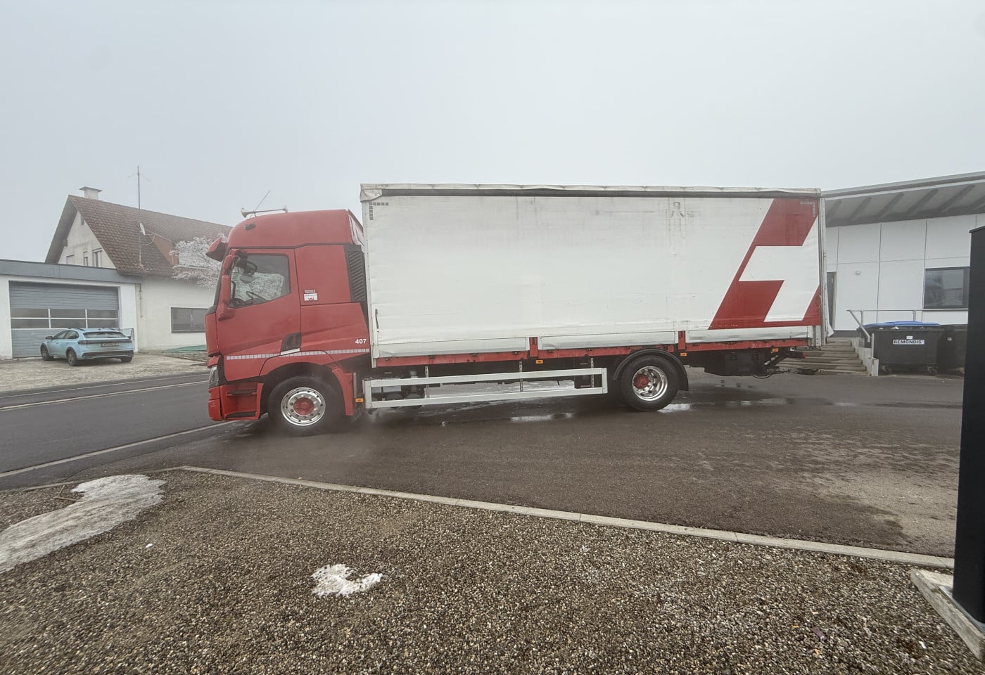 MOTO6625_2810776 vehicle image