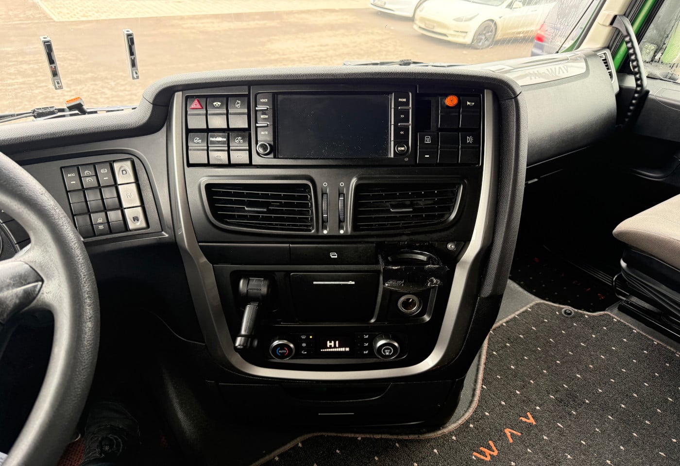 MOTO6625_2810621 vehicle image