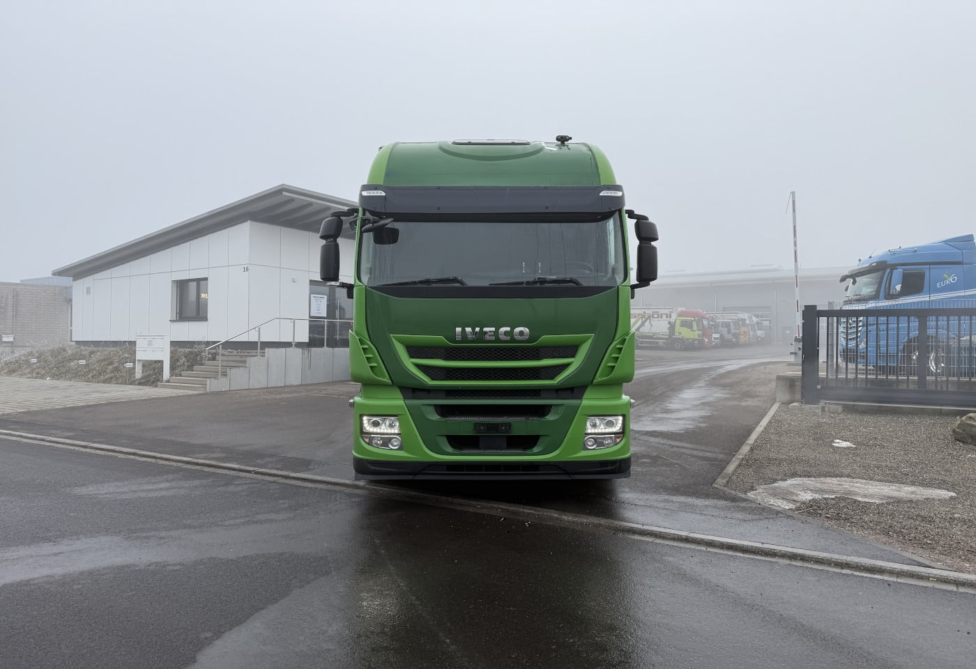 MOTO6625_2810621 vehicle image