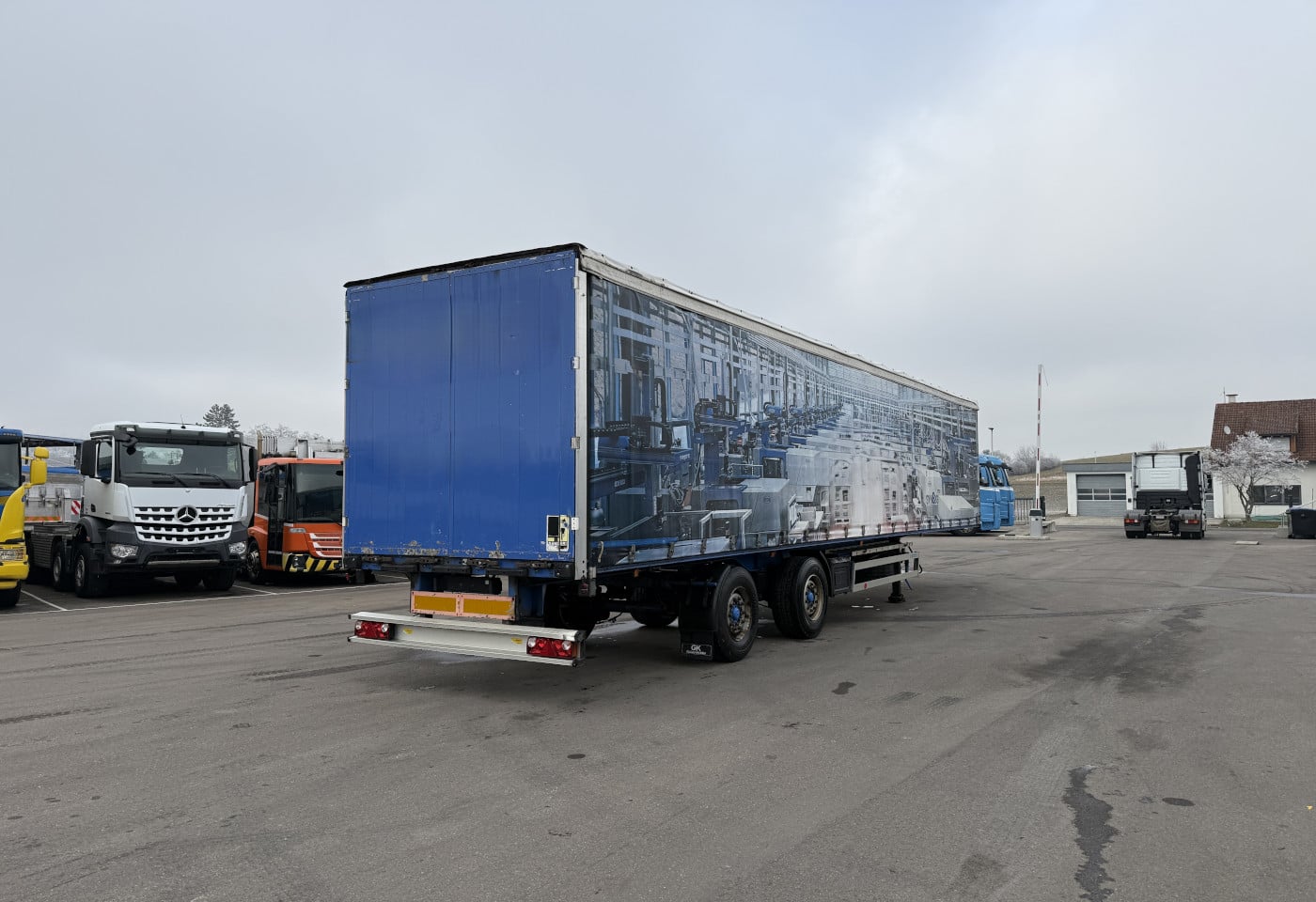 MOTO6625_2815570 vehicle image