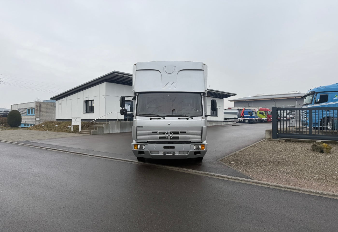 MOTO6625_2815672 vehicle image