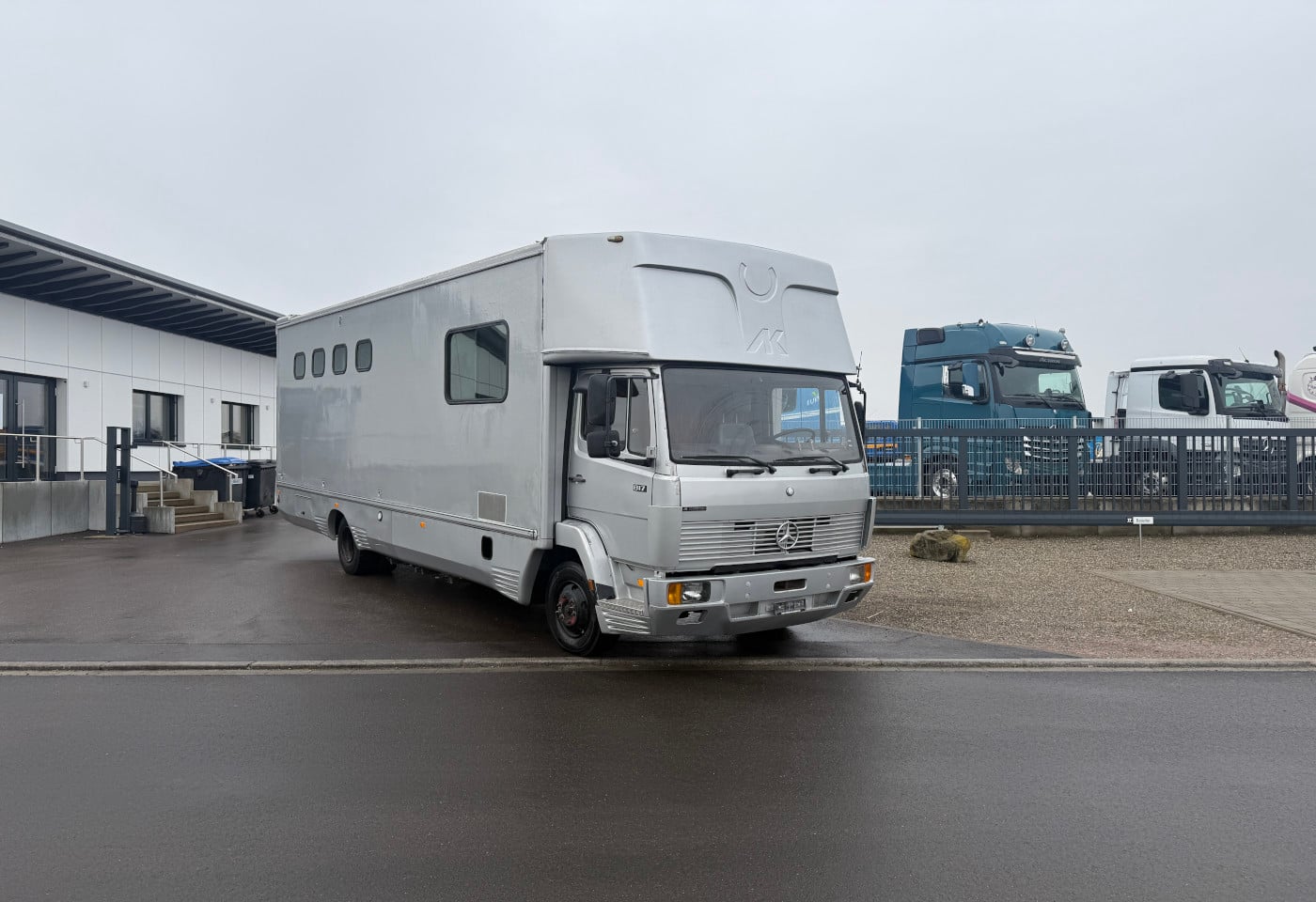 MOTO6625_2815672 vehicle image