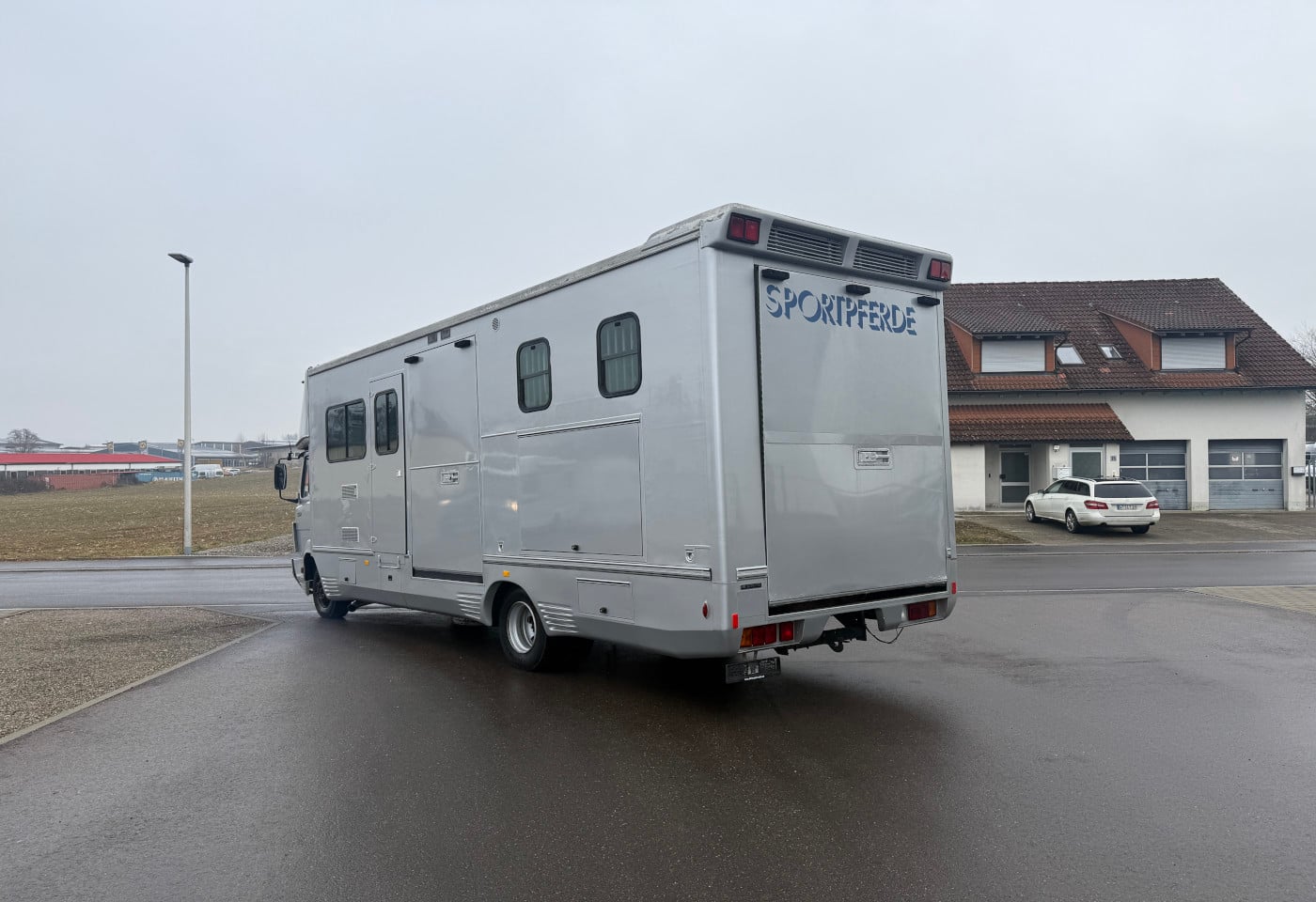 MOTO6625_2815672 vehicle image