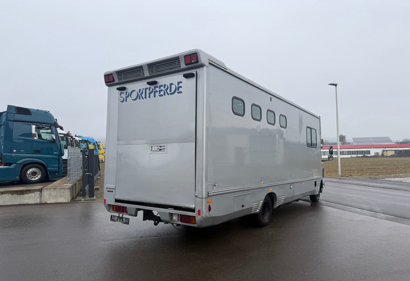 MOTO6625_2815672 vehicle image