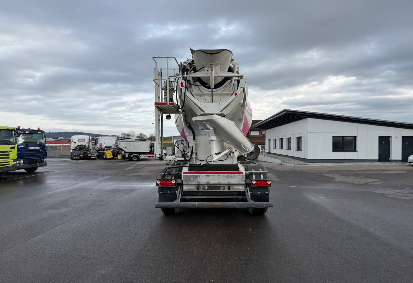 MOTO6625_2846303 vehicle image