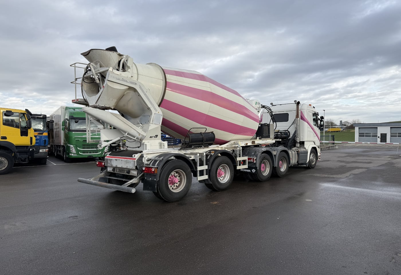 MOTO6625_2846303 vehicle image