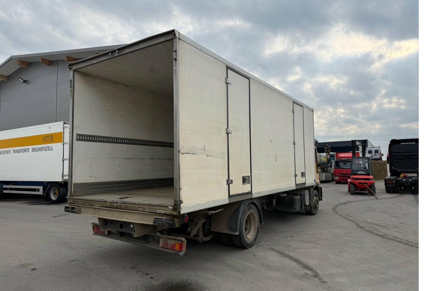 MOTO6625_2836931 vehicle image