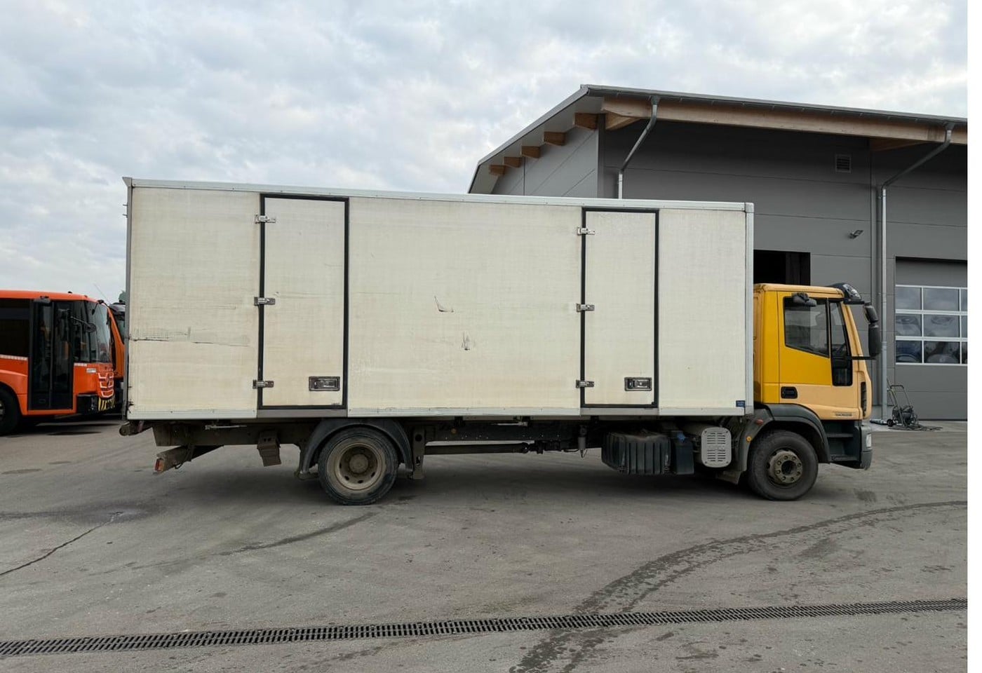 MOTO6625_2836931 vehicle image