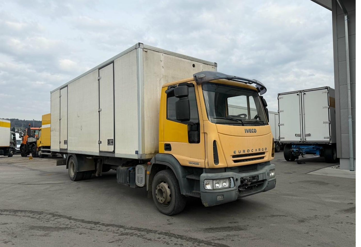 MOTO6625_2836931 vehicle image