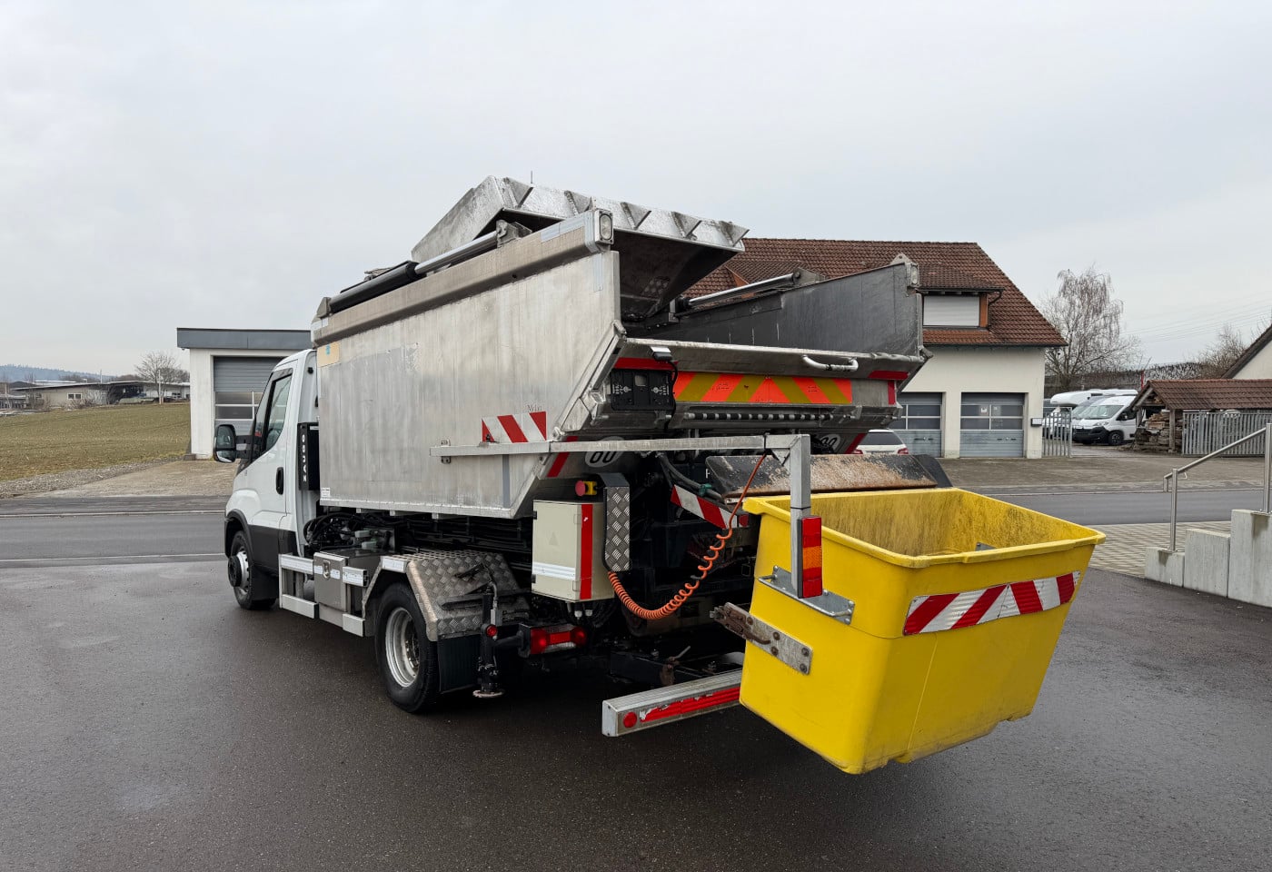 MOTO6625_2821075 vehicle image