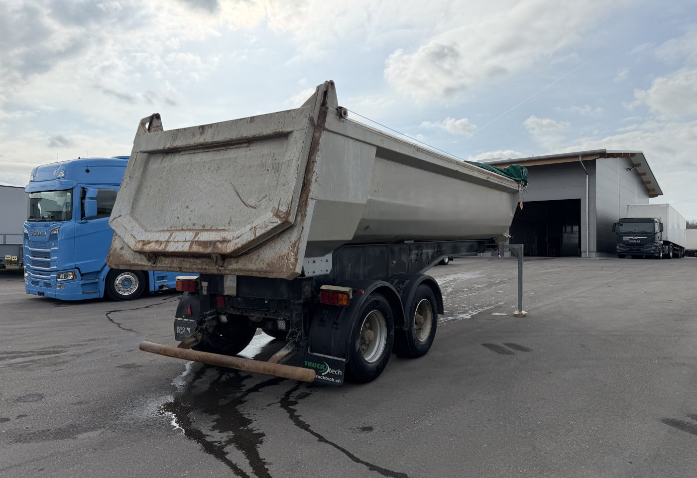 MOTO6625_2838392 vehicle image