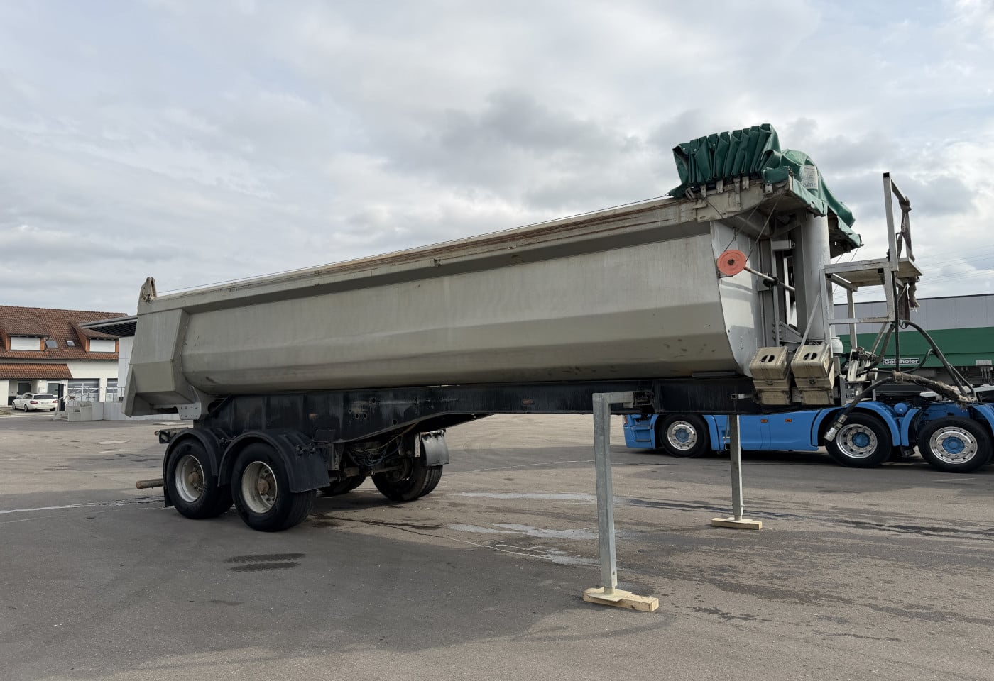 MOTO6625_2838392 vehicle image