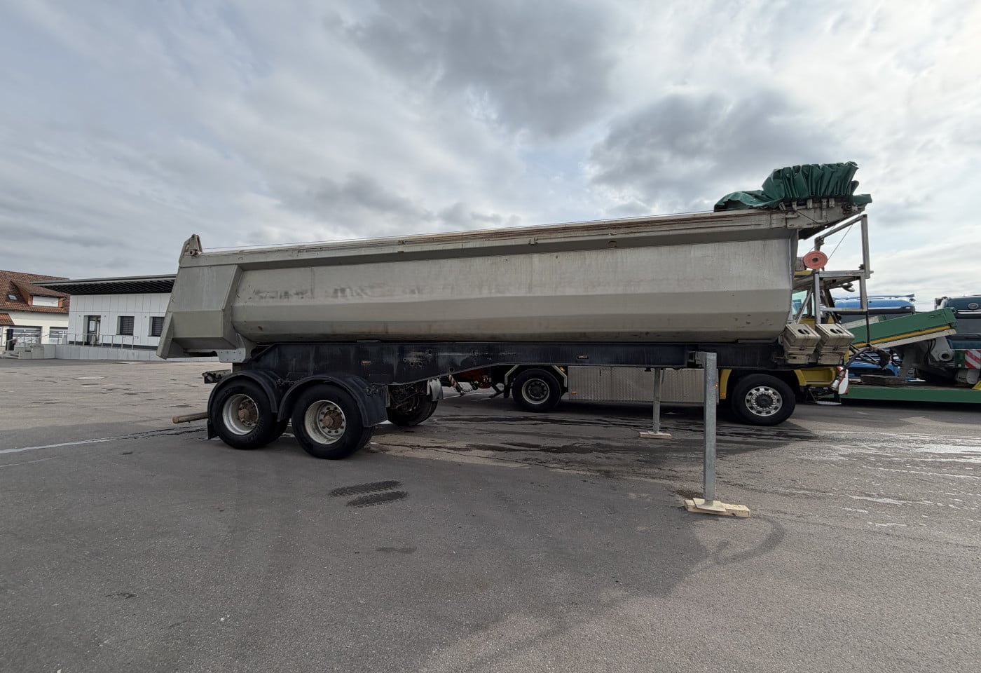 MOTO6625_2838392 vehicle image