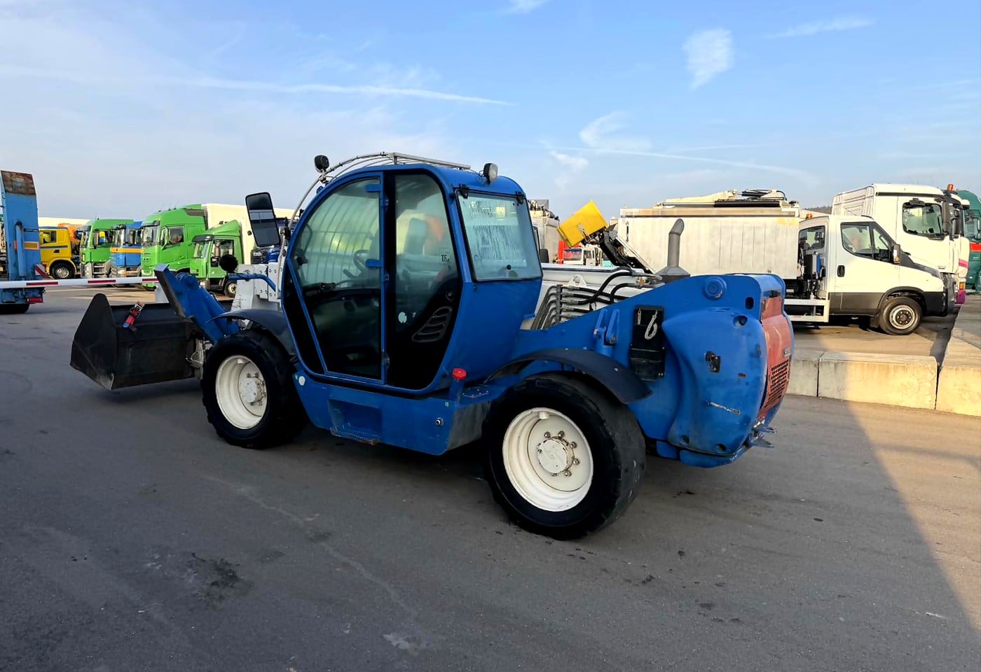 MOTO6625_2836848 vehicle image