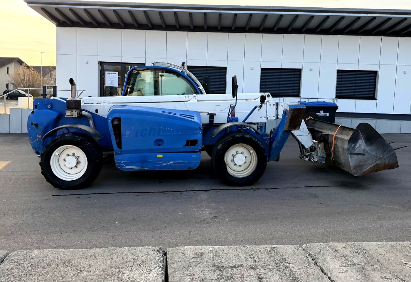 MOTO6625_2836848 vehicle image