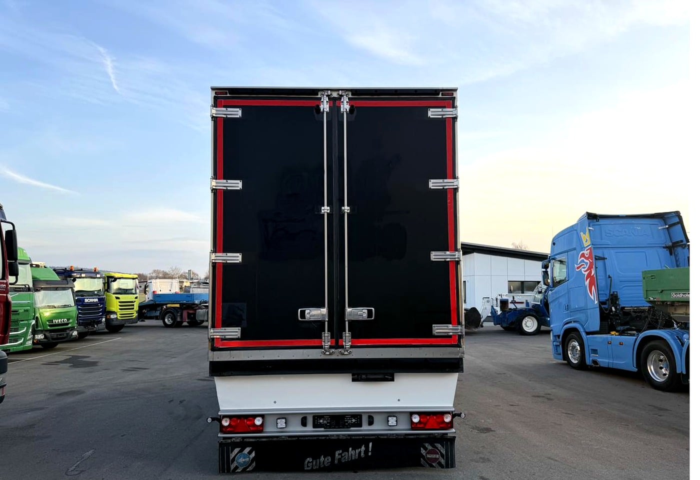 MOTO6625_2836932 vehicle image