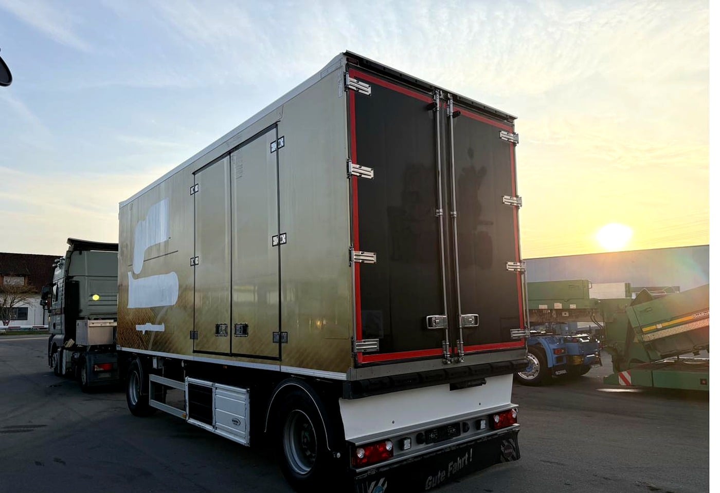 MOTO6625_2836932 vehicle image