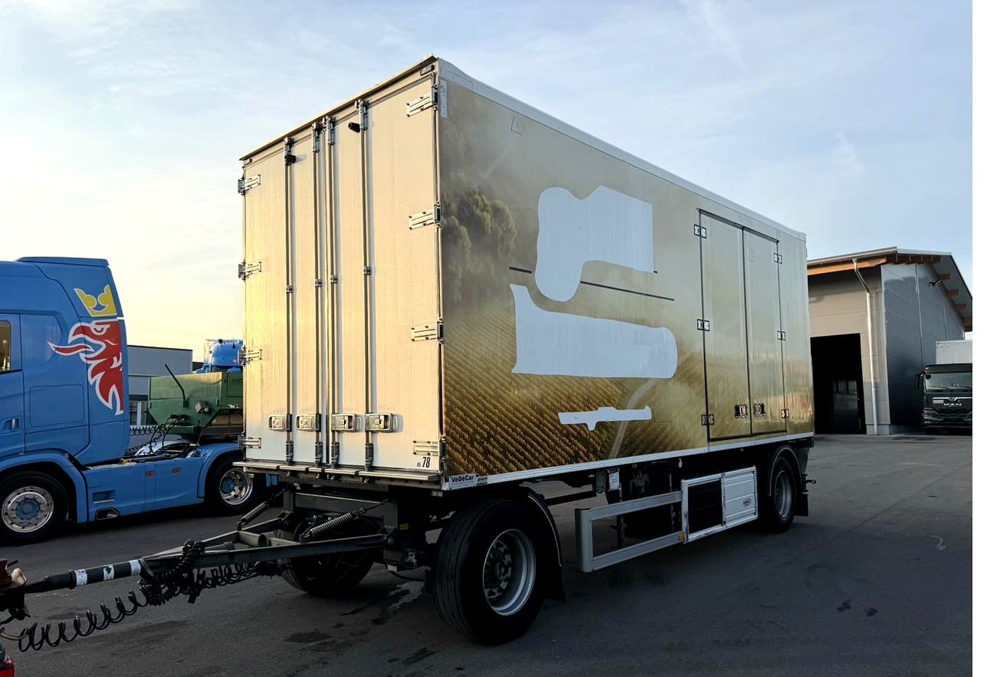 MOTO6625_2836932 vehicle image