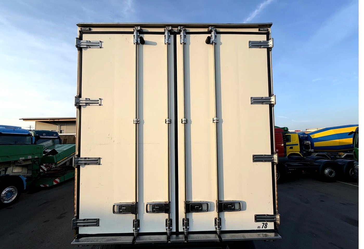 MOTO6625_2836932 vehicle image