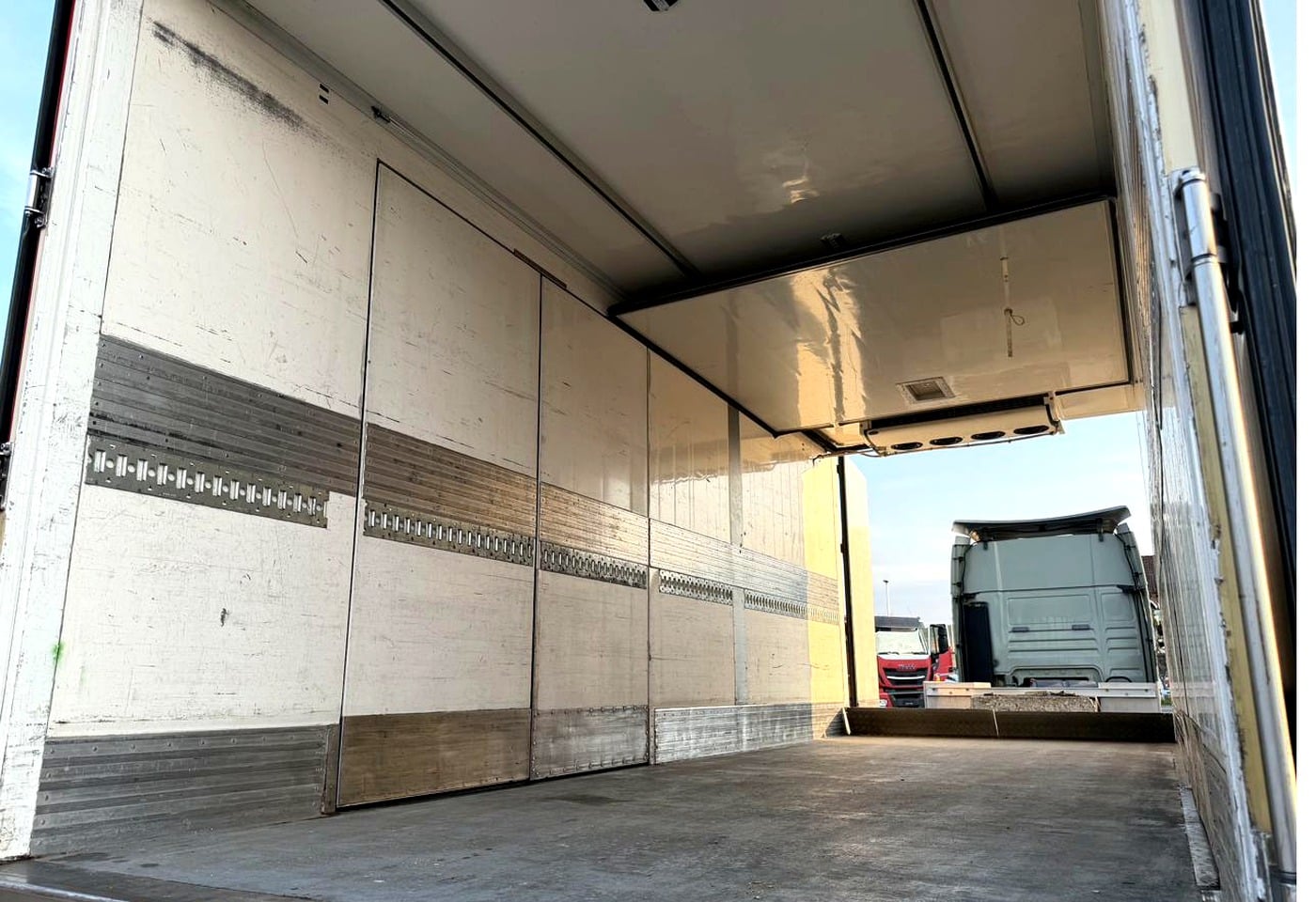 MOTO6625_2836932 vehicle image