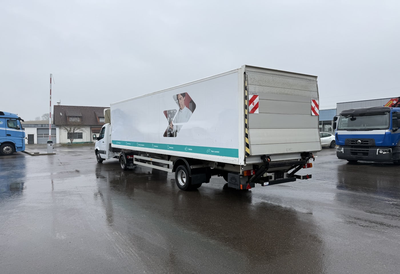 MOTO6625_2822415 vehicle image