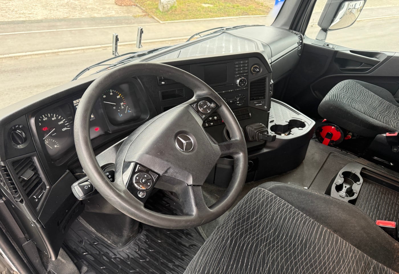 MOTO6625_2824299 vehicle image