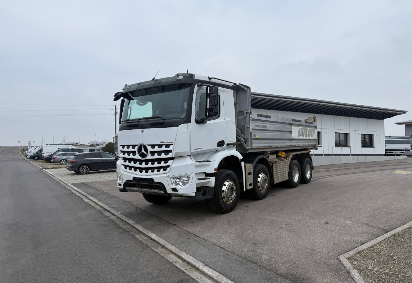 MOTO6625_2824299 vehicle image