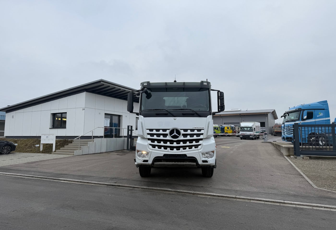 MOTO6625_2824299 vehicle image