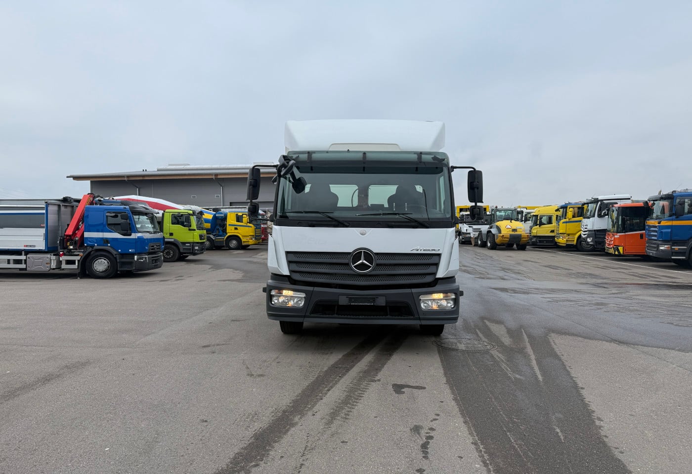 MOTO6625_2824010 vehicle image