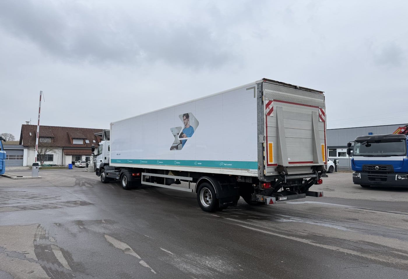 MOTO6625_2824010 vehicle image