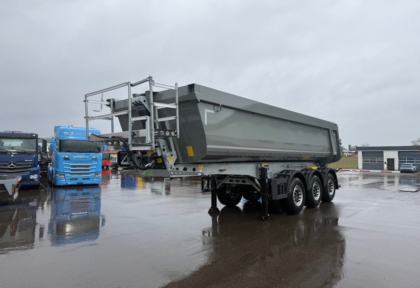 MOTO6625_2825635 vehicle image