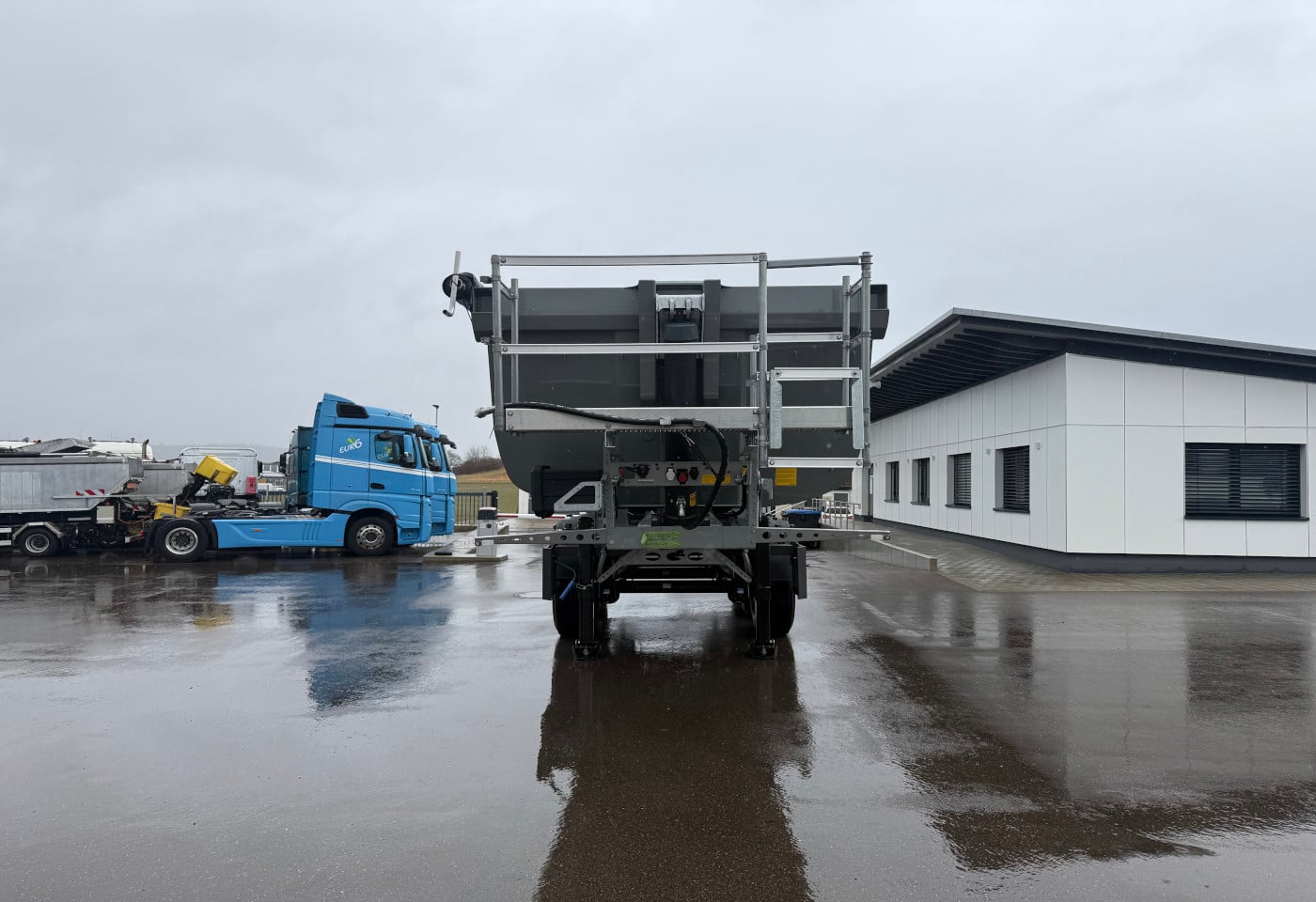 MOTO6625_2825635 vehicle image