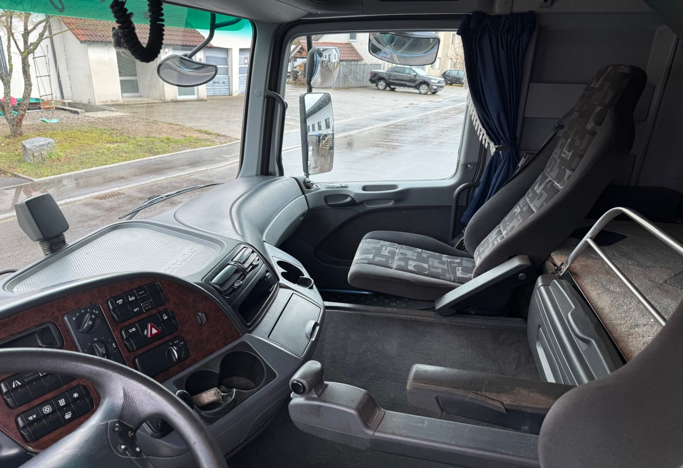 MOTO6625_2825636 vehicle image