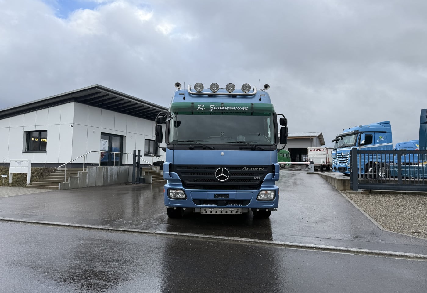 MOTO6625_2825636 vehicle image