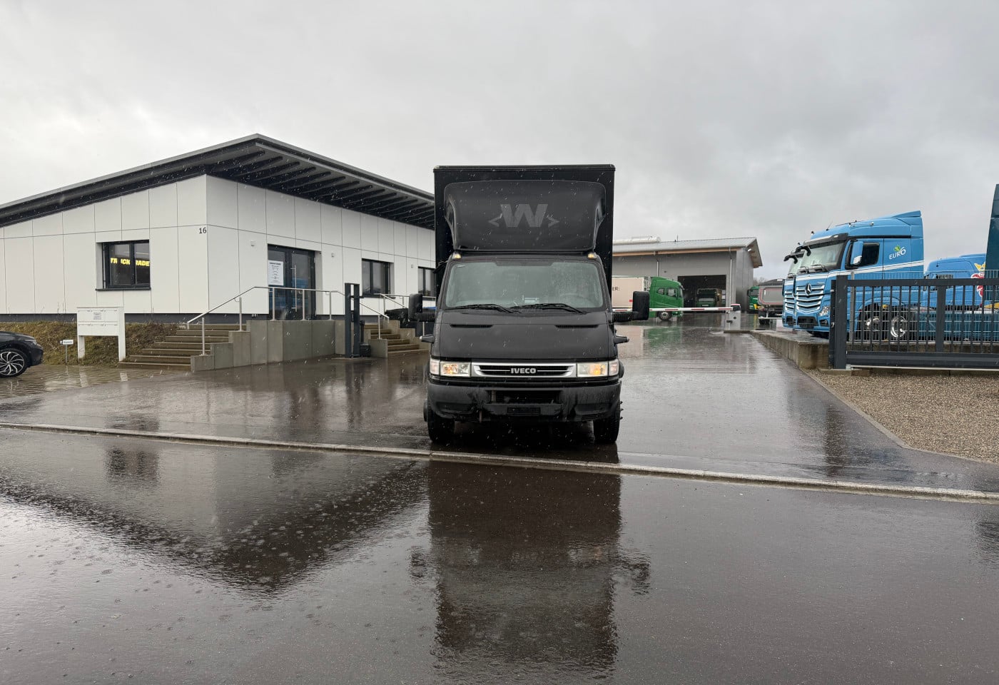 MOTO6625_2826225 vehicle image