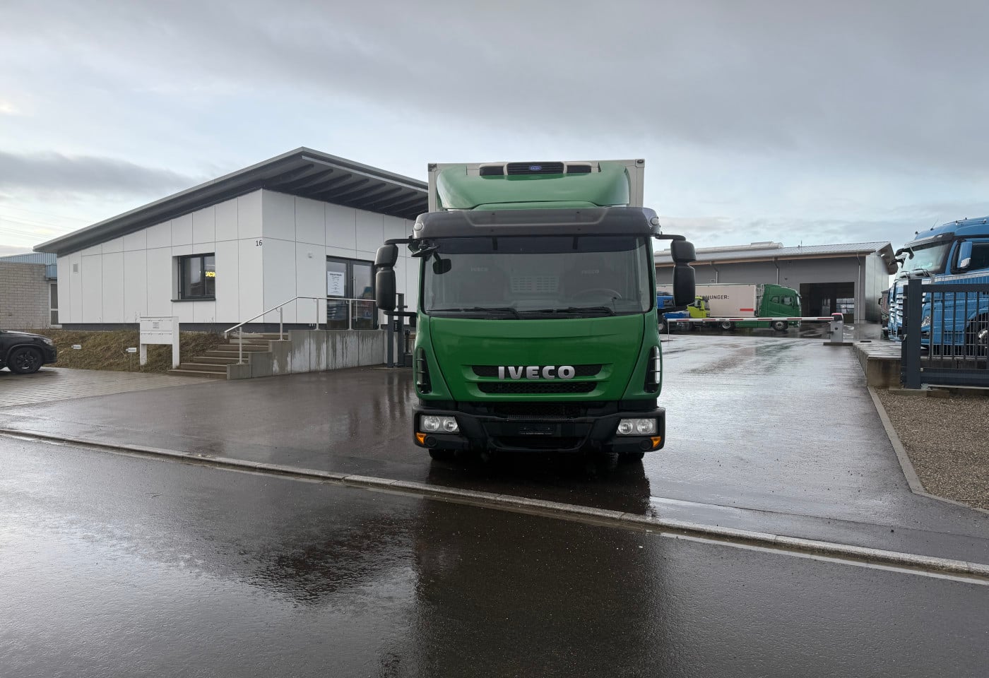 MOTO6625_2826662 vehicle image