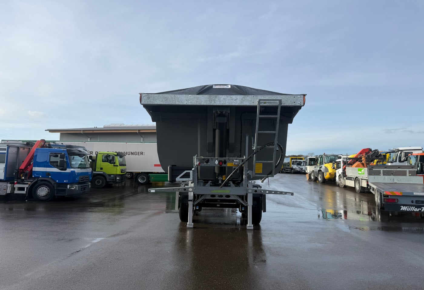 MOTO6625_2827045 vehicle image