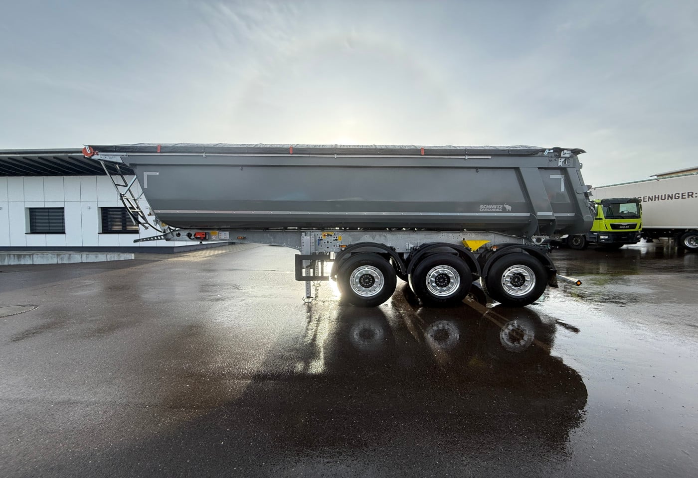 MOTO6625_2827045 vehicle image