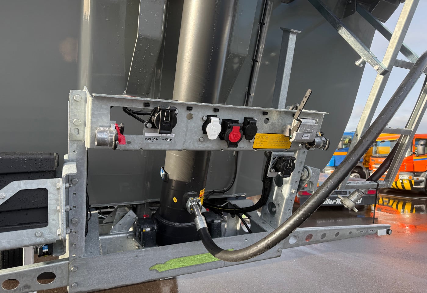 MOTO6625_2827045 vehicle image