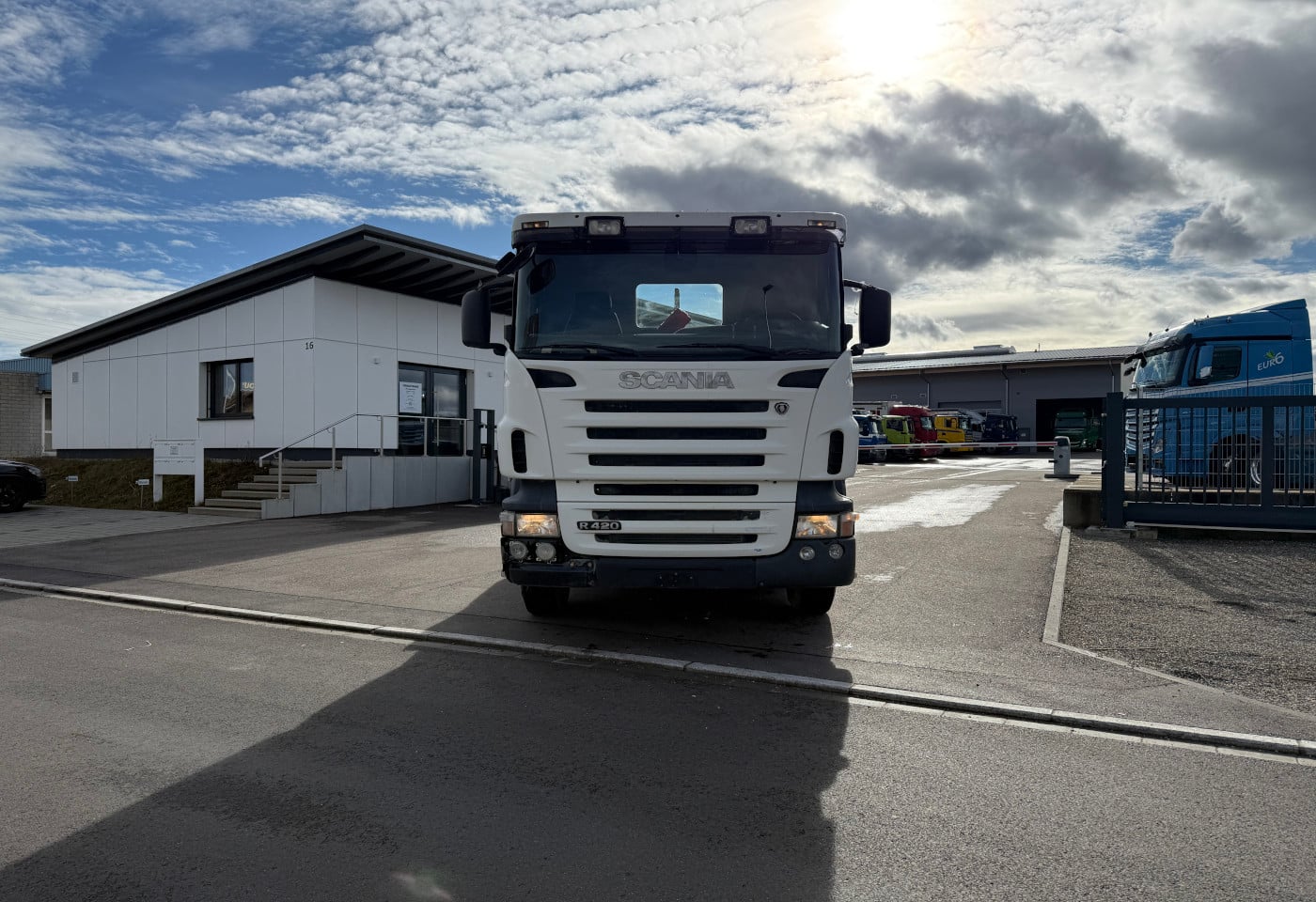 MOTO6625_2827307 vehicle image