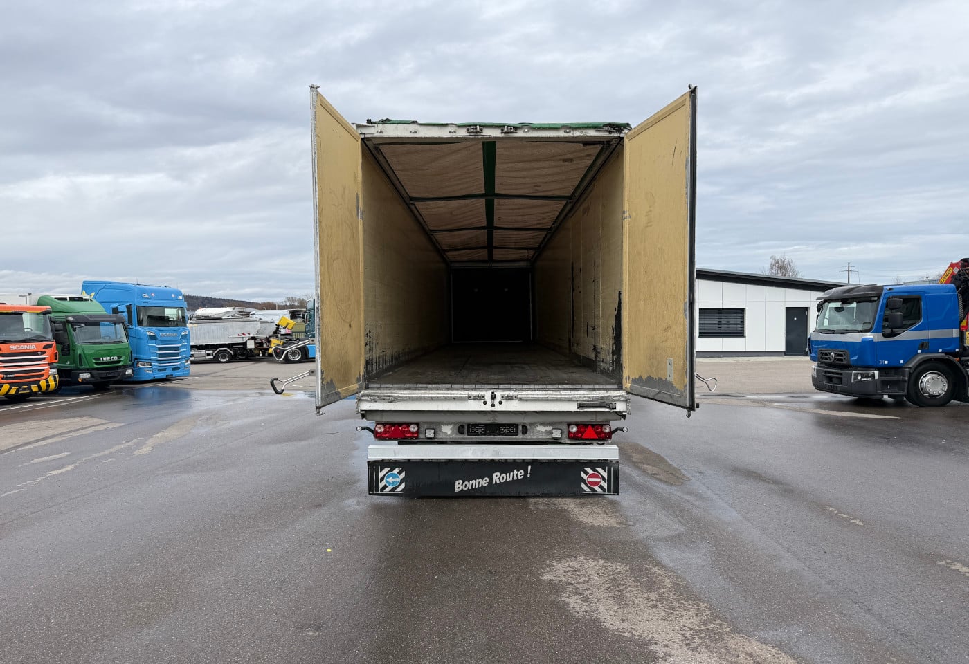 MOTO6625_2827046 vehicle image